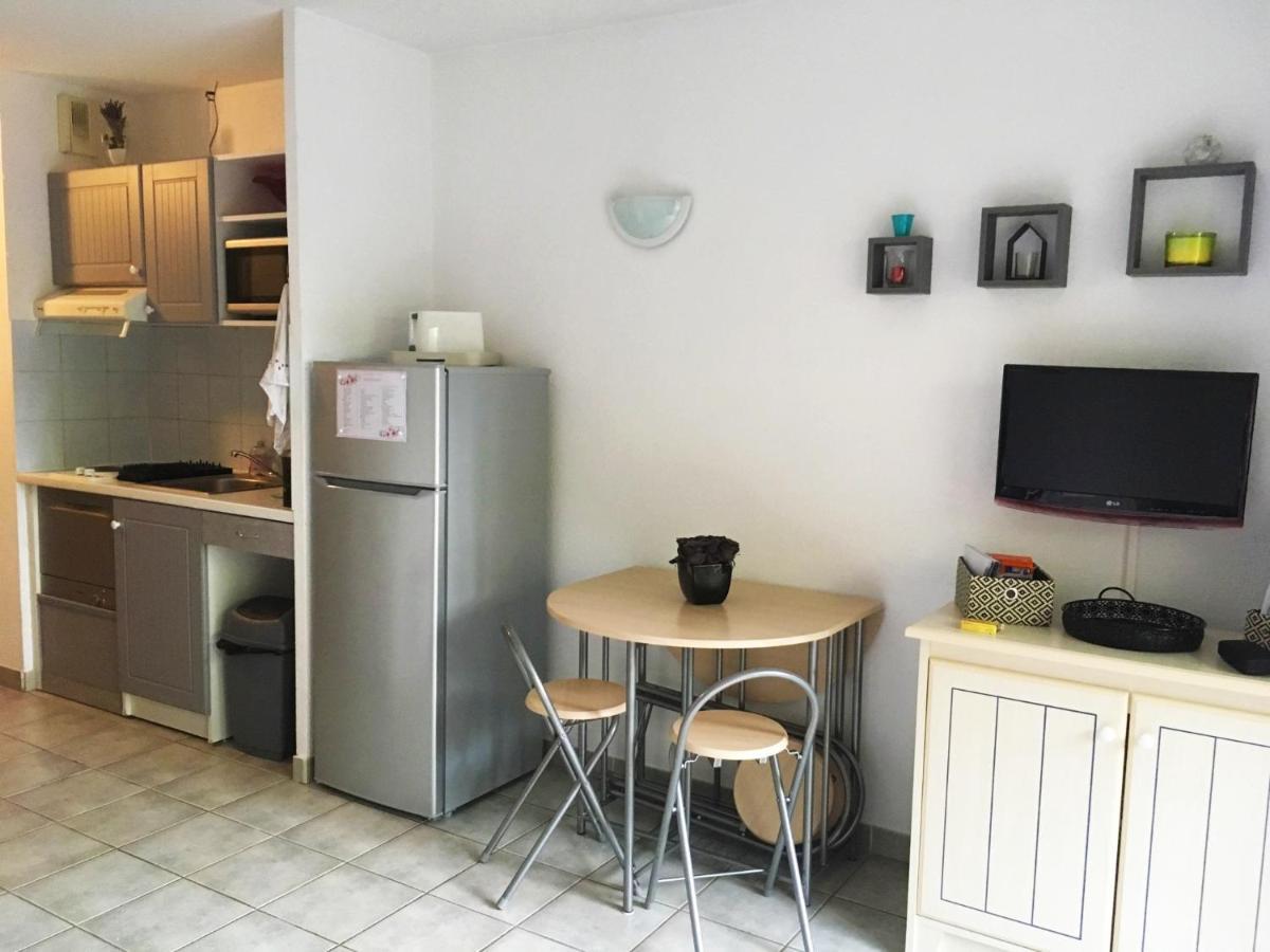 Sanary Sur Mer Appartement 30M2 T2 Avec Terrasse Piscine 10Min A Pied De La Plage Dış mekan fotoğraf