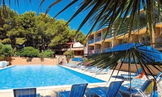Sanary Sur Mer Appartement 30M2 T2 Avec Terrasse Piscine 10Min A Pied De La Plage Dış mekan fotoğraf